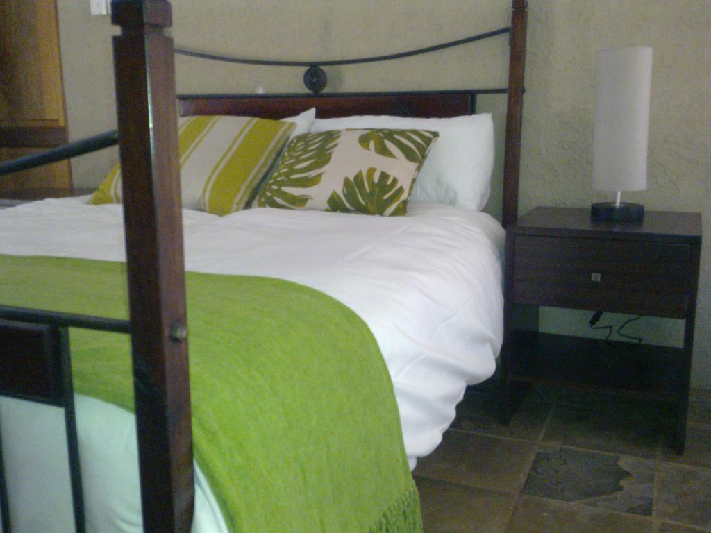 Bed and Breakfast Mokolodi House Gaborone Zimmer foto